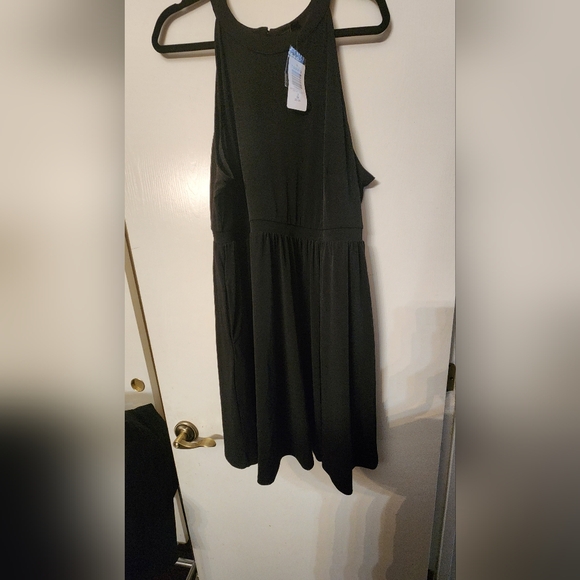 Simple Black Dress - Picture 1 of 4